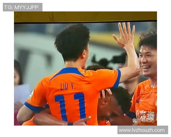 足球明星踏入绿茵场的瞬间定格展现激情与荣耀的精彩瞬间